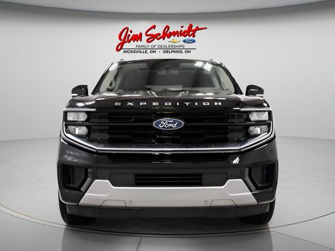 Used 2025 Ford Expedition Platinum AWD/4WD image 2