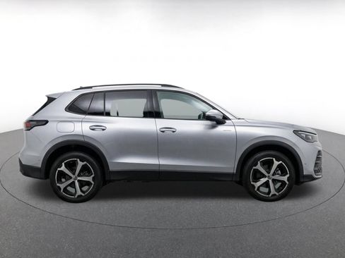 Used 2026 Volkswagen Tiguan SE AWD/4WD image 10