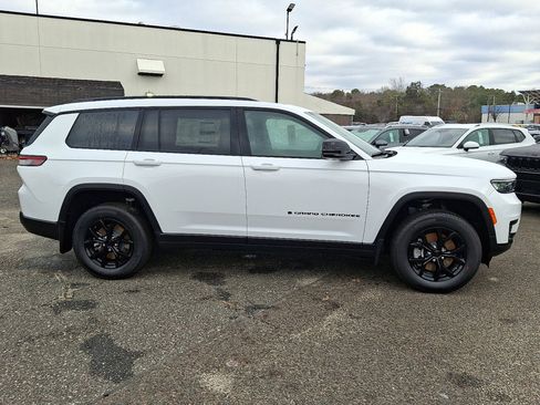 New 2025 Jeep Grand Cherokee L Altitude AWD/4WD image 4