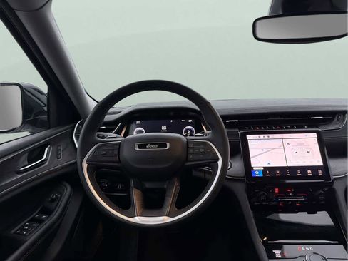 Used 2023 Jeep Grand Cherokee Limited image 12