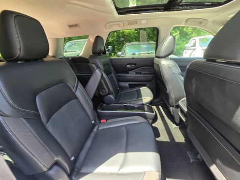 Used 2023 Nissan Pathfinder SL w/ SL Premium Package AWD/4WD image 17