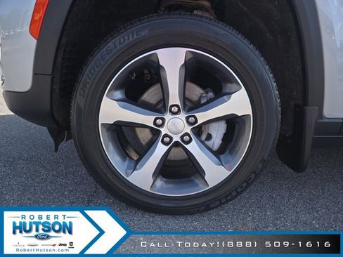 Used 2024 Jeep Grand Cherokee Limited w/ MOPAR Finishing Package AWD/4WD image 10
