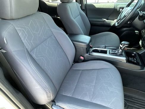 Used 2019 Toyota Tacoma TRD Off-Road w/ Technology Package RWD image 11
