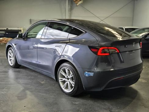 Used 2021 Tesla Model Y 2WD image 2