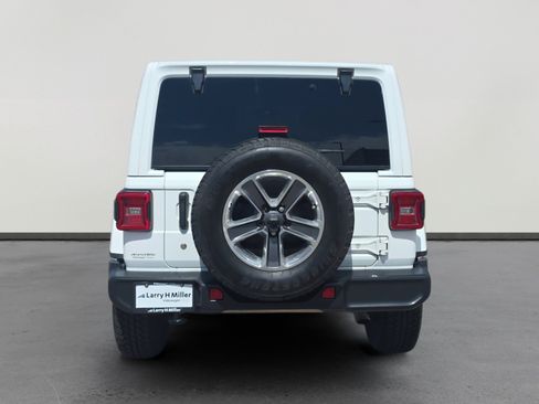Used 2020 Jeep Wrangler Unlimited Sahara AWD/4WD image 4