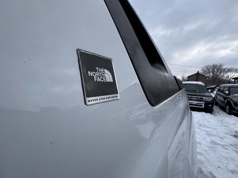 Used 2002 Chevrolet Avalanche 4x4 w/ North Face Edition image 19