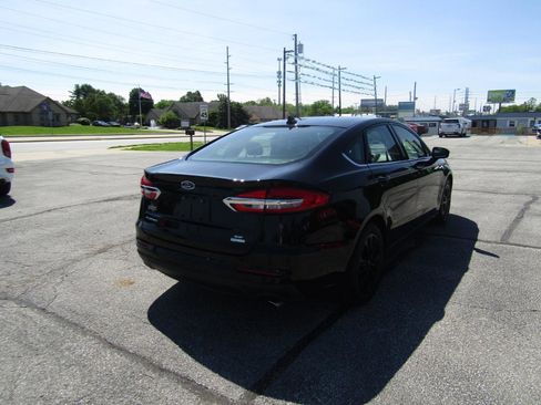 Used 2020 Ford Fusion SE FWD image 8