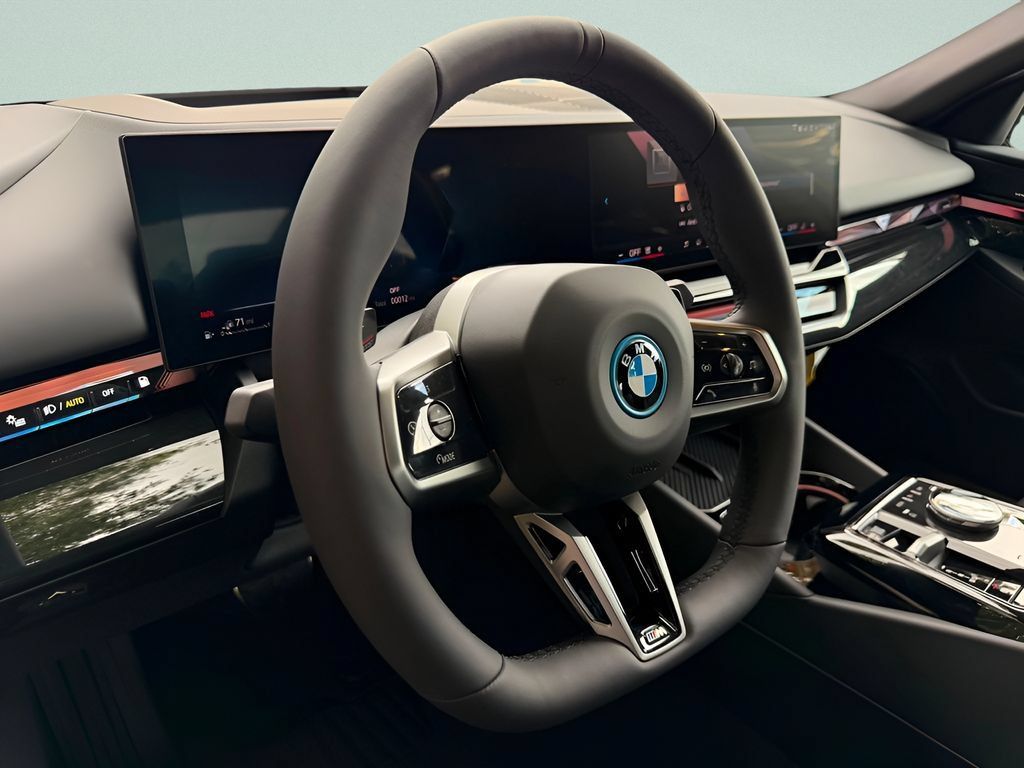 New 2027 BMW 550e xDrive w/ Premium Package AWD/4WD image 13