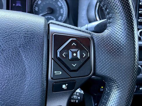 Certified 2020 Toyota Tacoma TRD Off-Road w/ Technology Package AWD/4WD image 23