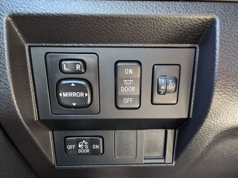 Used 2014 Toyota Tundra SR5 w/ TRD Off Road Package AWD/4WD image 20