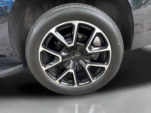 Used 2023 Chevrolet Suburban RST w/ Luxury Package AWD/4WD image 8