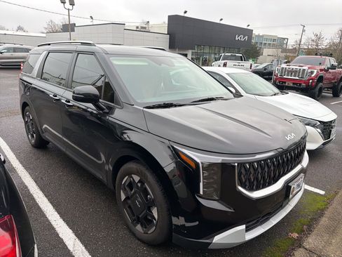 Certified 2025 Kia Carnival EX image 3