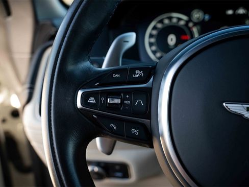 Used 2022 Aston Martin DBX image 19