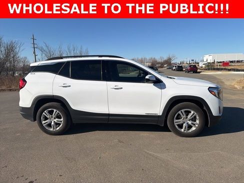 Used 2018 GMC Terrain SLE w/ Driver Convenience Package image 2