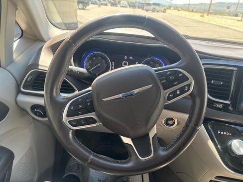 Used 2017 Chrysler Pacifica Touring-L Plus image 16