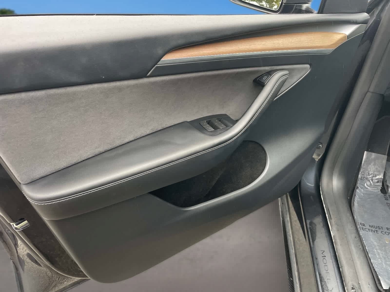 Used 2024 Tesla Model Y Performance AWD/4WD image 18