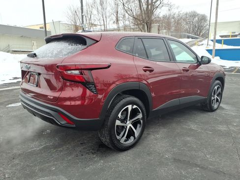 Used 2025 Chevrolet Trax RS w/ Sunroof Package image 3