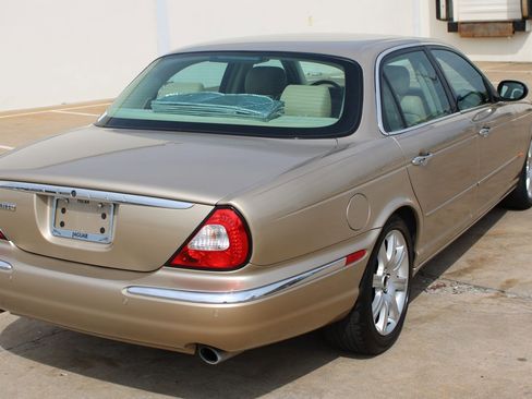 Used 2005 Jaguar XJ8 RWD image 30