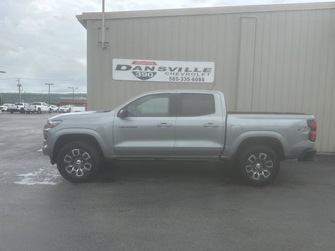 Used 2023 Chevrolet Colorado Z71 w/ Z71 Convenience Package 2 AWD/4WD image 5