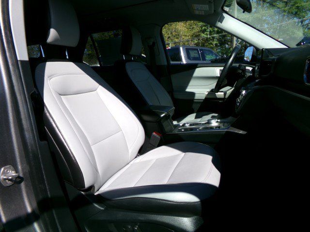 Used 2021 Ford Explorer XLT w/ Equipment Group 202A AWD/4WD image 11