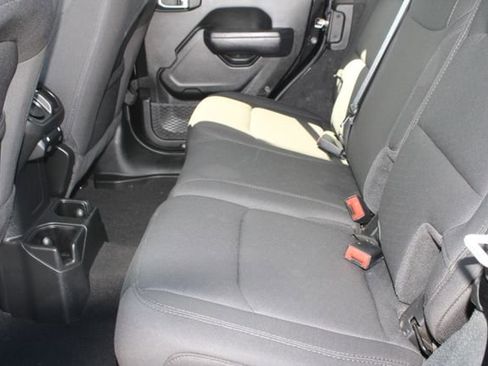 Used 2022 Jeep Wrangler Unlimited Sport AWD/4WD image 33