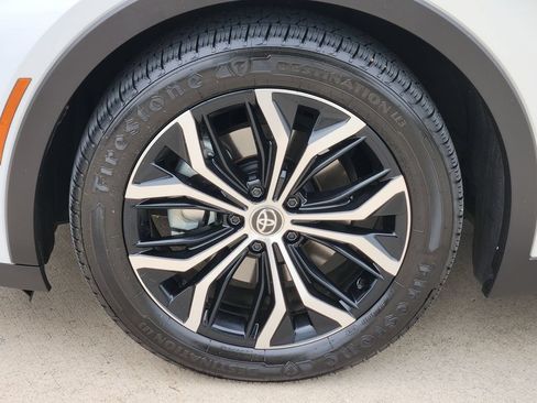Certified 2023 Toyota Crown AWD/4WD image 14