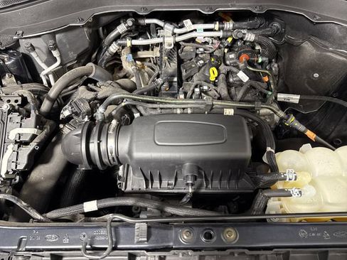 Used 2023 Ford Explorer XLT AWD/4WD image 44