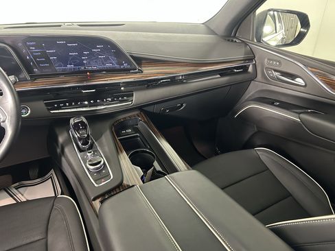 Used 2023 Cadillac Escalade Premium Luxury image 42
