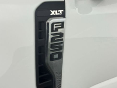 Used 2023 Ford F250 XLT w/ FX4 Off-Road Package image 11