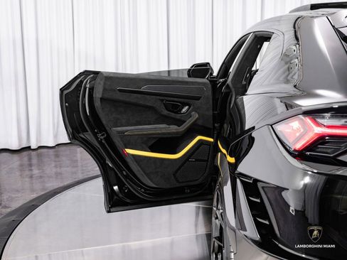 Used 2024 Lamborghini Urus Performante image 43