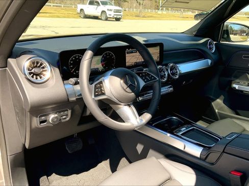 New 2025 Mercedes-Benz GLB 250 4MATIC image 9