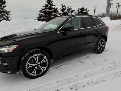 Used 2022 Volvo XC60 B5 Momentum w/ Climate Package image 4