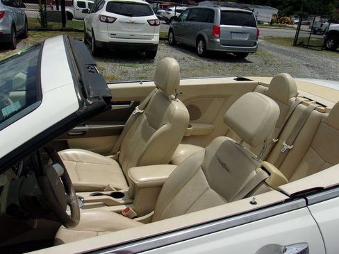 Used 2010 Chrysler Sebring Limited FWD image 17