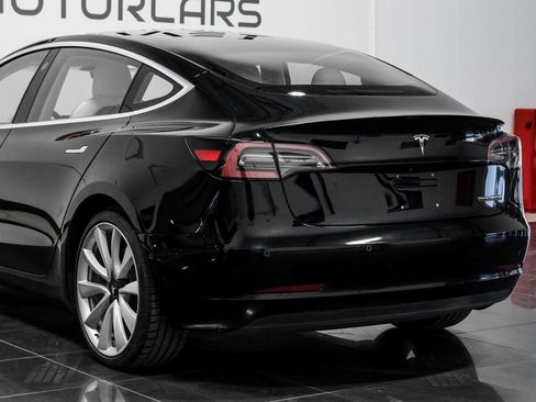 Used 2018 Tesla Model 3 Performance image 16