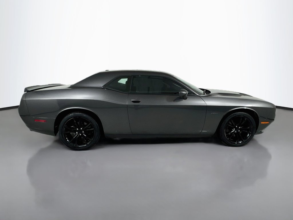 Used 2016 Dodge Challenger R/T w/ Driver Convenience Group RWD image 9