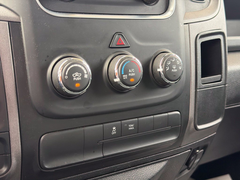 Used 2018 RAM 1500 Express AWD/4WD image 23