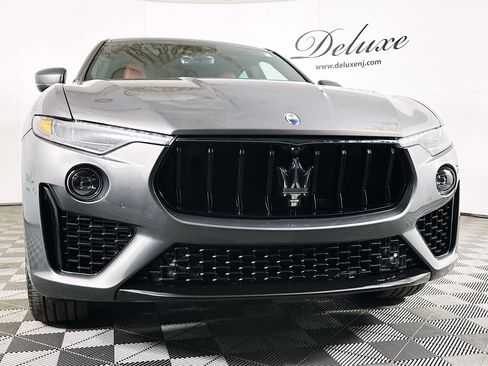 Used 2023 Maserati Levante Modena image 31