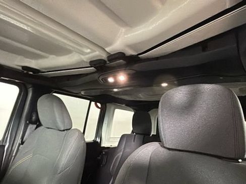 Used 2024 Jeep Wrangler Unlimited AWD/4WD image 11