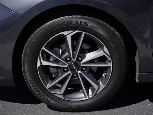 Used 2024 Kia Forte LXS FWD image 7