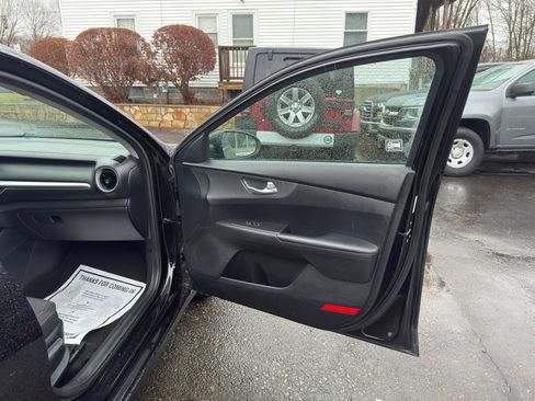 Used 2019 Kia Forte LXS FWD image 18