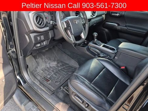 Used 2020 Toyota Tacoma TRD Off-Road w/ TRD Premium Off Road Package AWD/4WD image 20