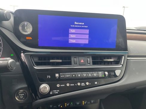 Used 2023 Lexus ES 300h w/ Luxury Package image 9