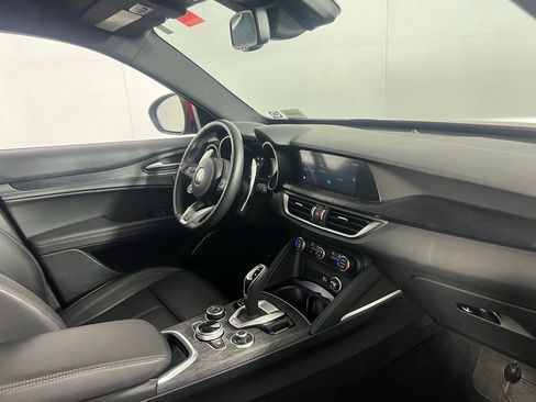 Used 2023 Alfa Romeo Stelvio Sprint image 33