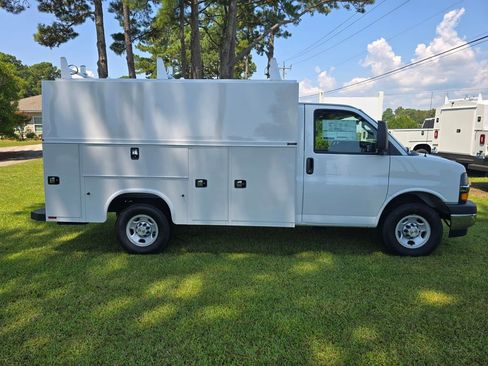New 2025 Chevrolet Express 3500 w/ Power Convenience Package RWD image 2