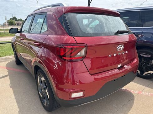 Used 2025 Hyundai Venue SEL FWD image 3