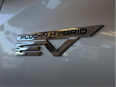 Used 2025 Mitsubishi Outlander 4WD Plug-In Hybrid image 27