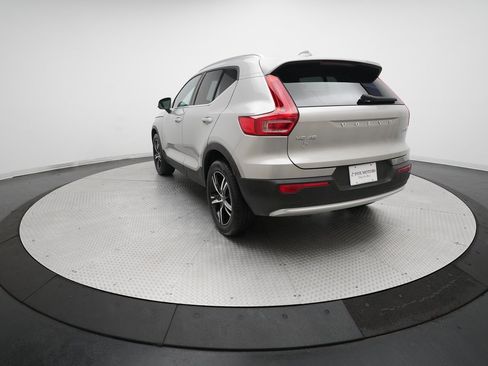 Used 2025 Volvo XC40 B5 Core image 35