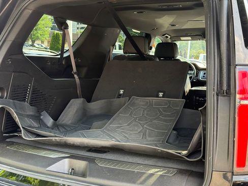 Used 2021 Chevrolet Suburban Premier AWD/4WD image 9