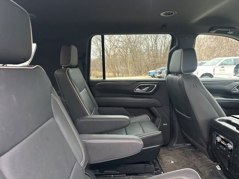 Certified 2024 GMC Yukon XL SLT w/ SLT Luxury Package image 12