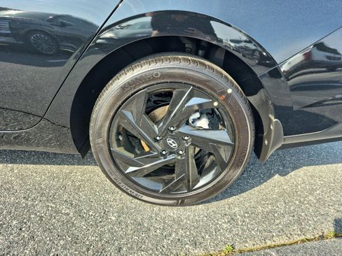 New 2026 Hyundai Elantra Sport FWD image 17